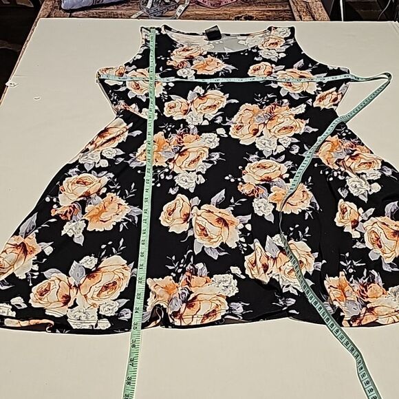 Floral sleeveless pullover dress with pockets size 2X - Picture 5 of 7